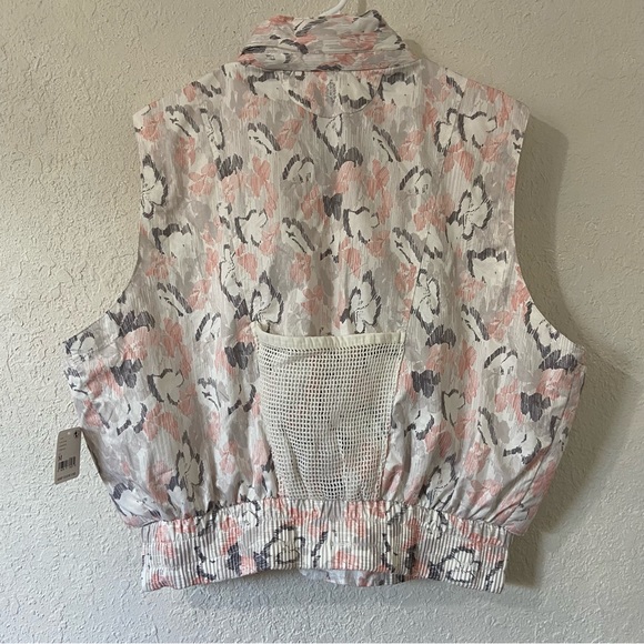 Free people Movement Off The Grid Printed Vest Size Medium NWT - Picture 6 of 10